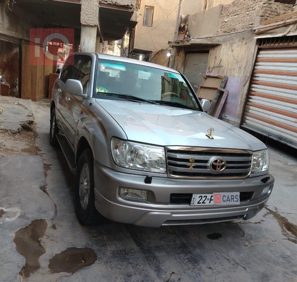 تۆیۆتا لاند کروزەر